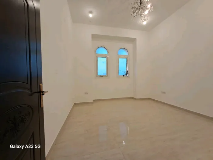 شقة للإيجار فى أبوظبي جنوب الشامخة مدينة الرياض : Image 1