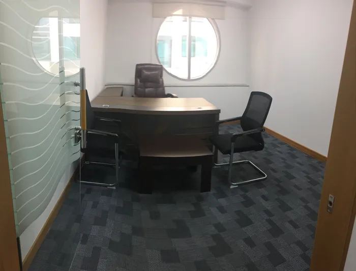 Office for rent with rent in a very clean building in Deira : Image 1