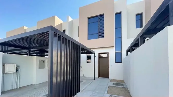 للبيع فيلا 2 غرفة تاون هاوس اول مشروع سكني معفي من رسوم الخدمات في الدولة : Image 1