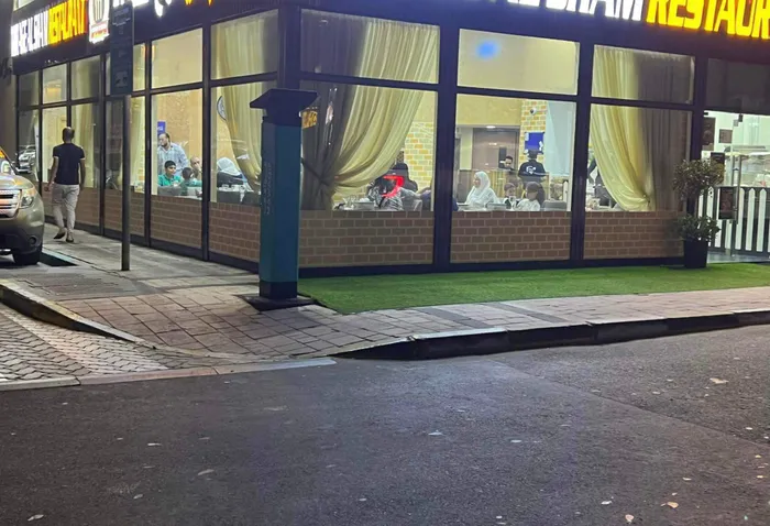 مطعم مجهز بالكامل جاهز بالمعدات وكل شيء للبيع : Image 1