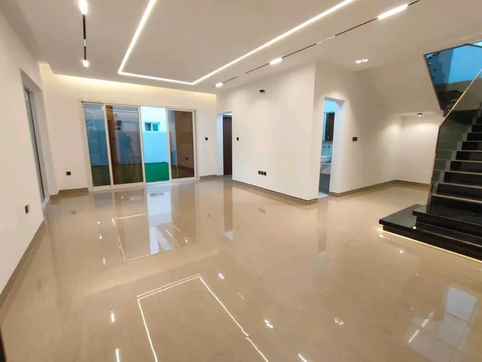 Modern villa for sale, personal finishing, excellent location, freehold property for all nationalities throughout life and the right of inheritance to children : Image 1