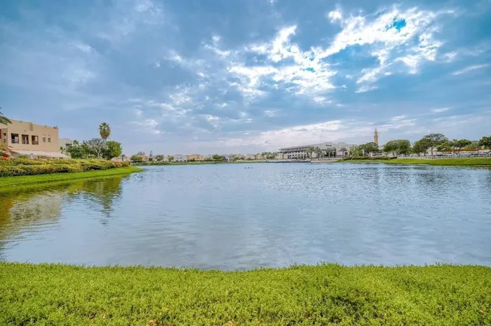 للبيع فيلا فاخره 5 دقائق لدبي مارينا : Image 1