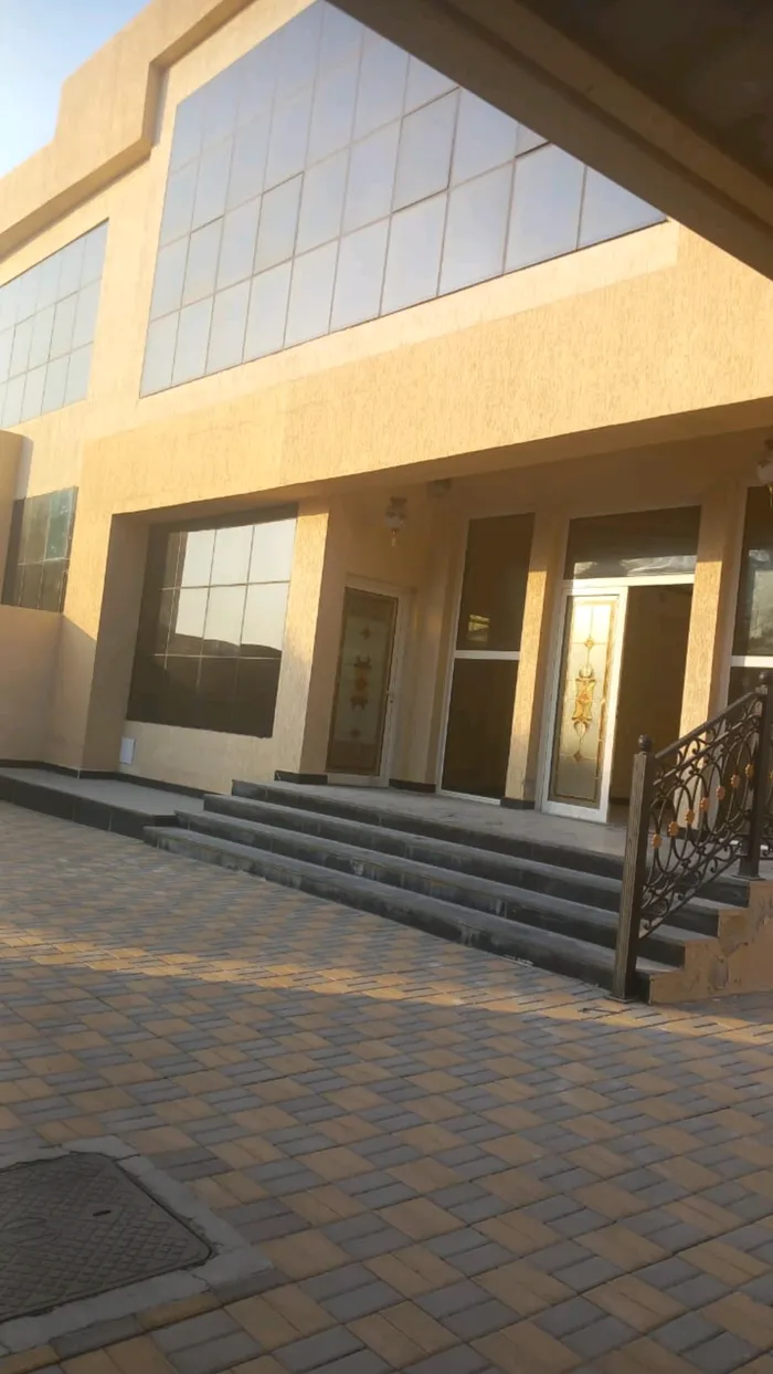 5 bedroom villa for rent. Helwan Suburb. Sharjah : Image 1