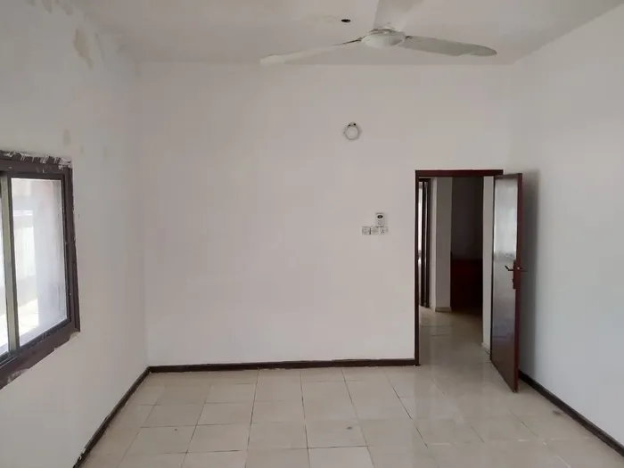 Spacious 2BHK Apartment with a large hall and 2 bedrooms (1 Master Room) : Image 1