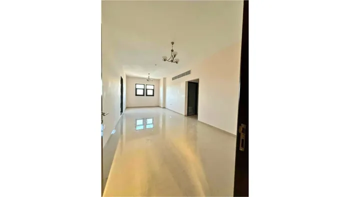 Four master bedroom apartment with store for rent : Image 1