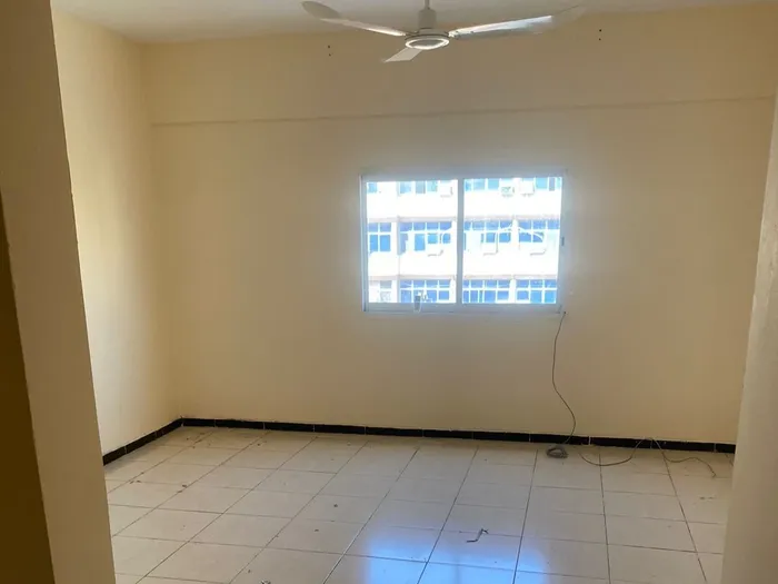 للايجار استوديو سنوى فى الراشدية 3 مساحه واسعه جدا : Image 1