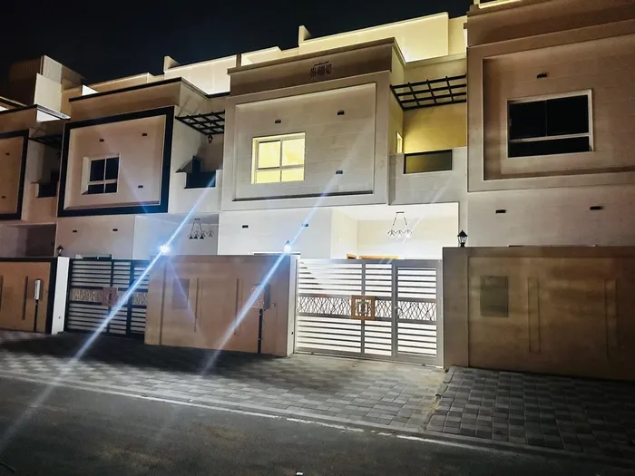 فيلا من ٤ غرف نوم مجلس وصاله وغرفه خادمه : Image 1