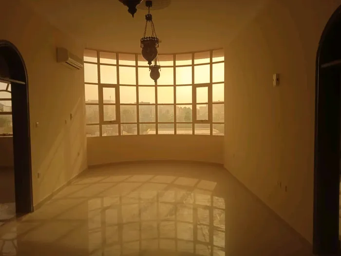 For sale a well-sized villa Khalifa Alf : Image 1