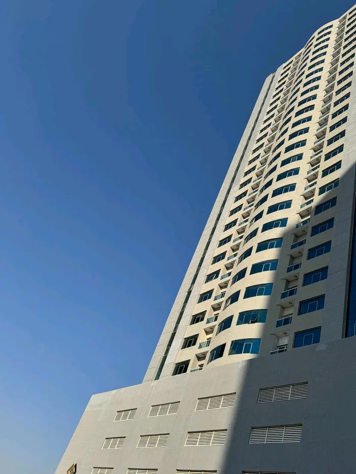 شقق غرفتين وصاله للبيع استلام وتكمله أقساط للمطور مباشرا ادفع  66،000 الدفعه الاولى واستلم وحدتك ٣٠-٤-٢٠٢٤ قسطك الشهرى ٥٣٠٠ درهم شامل الباركينج التكييف مجانا مدى الحياه : Image 1