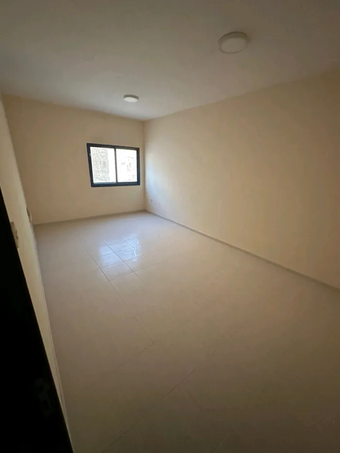 A room and a hall for annual rent in Ajman in Naimiya 2 on King Faisal Street : Image 1