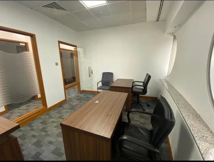 Office for rent in Dubai, area 160 square feet : Image 1