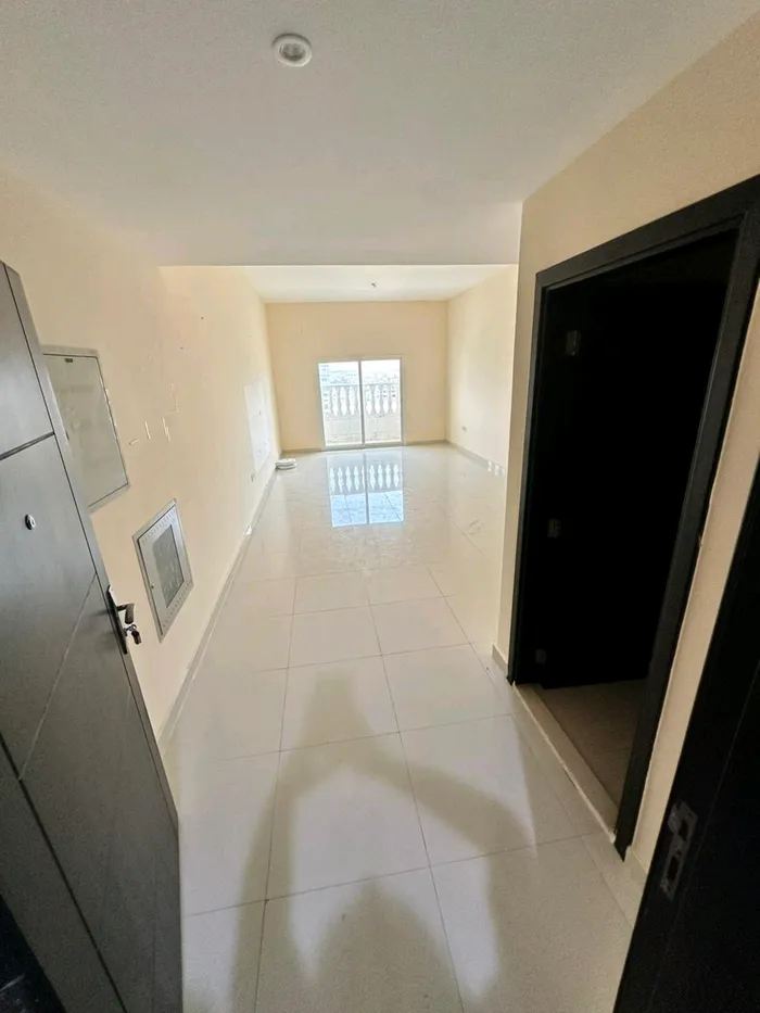 A room and a hall for the second inhabitant for annual rent in Al Jurf 3 : Image 1