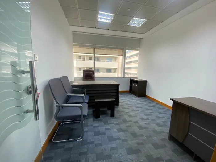 مكتب للإيجار قريب جدا من محطة مترو ديرة سيتي سنتر : Image 1