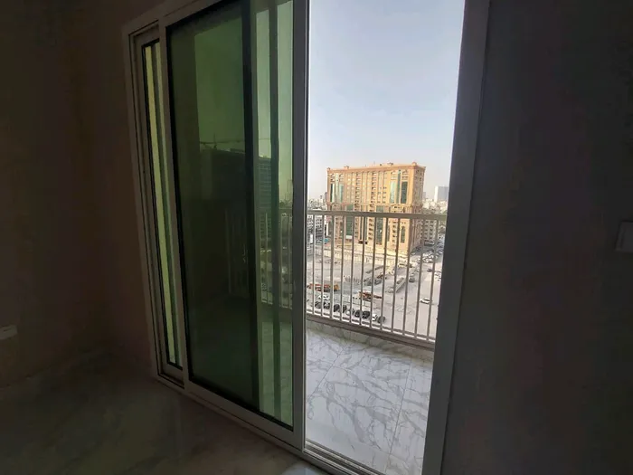 Apartment with a room, a hall and two bathrooms : Image 1