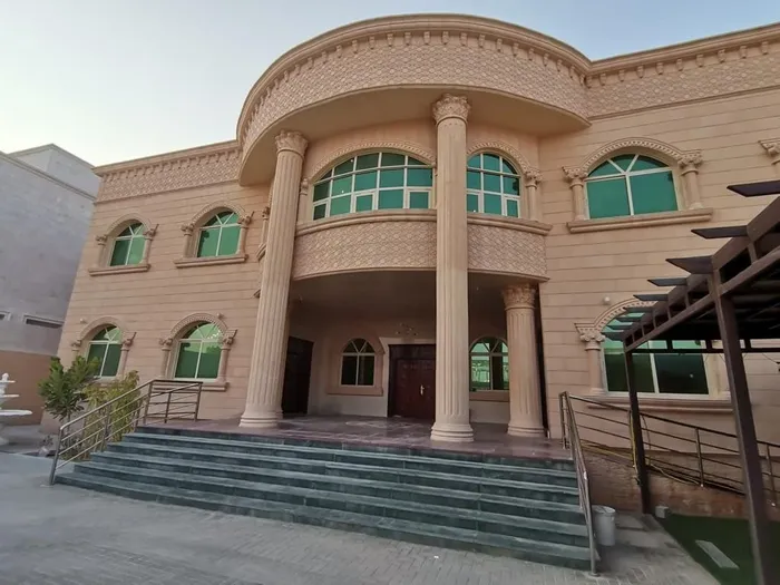 Villa for sale in Khalifa A : Image 1