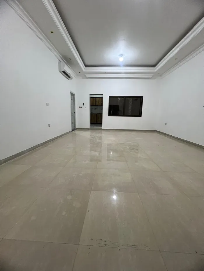 للايجار فيلا داخل ابوظبي شارع الفلاح : Image 1