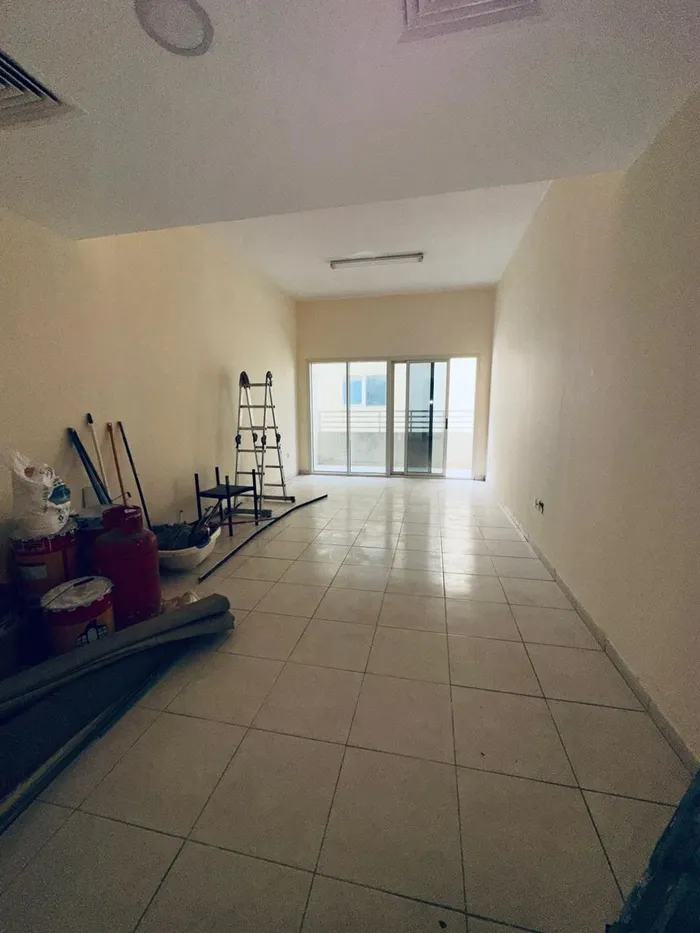 للايجار السنوي 3 ثلاث غرف وصاله مساحات كبيره بعجمان : Image 1