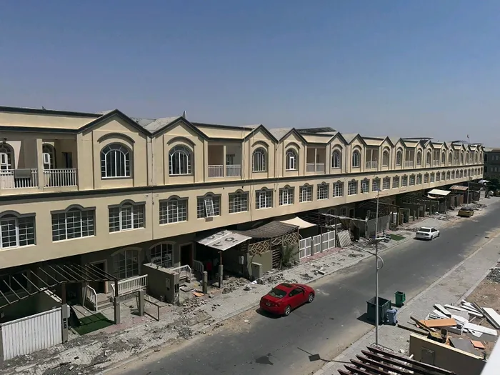 تاون هاوس بسعر شقه للبيع في عجمان منطقة الزاهيه : Image 1