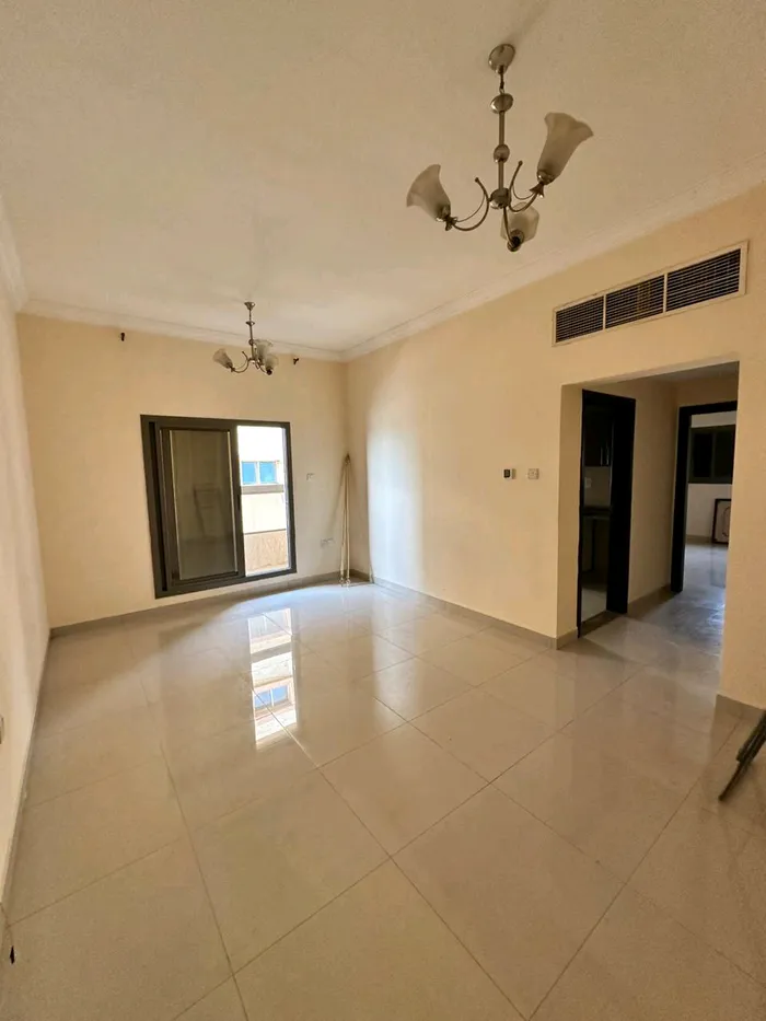 A room and a hall for annual rent in Rawdha 1 : Image 1