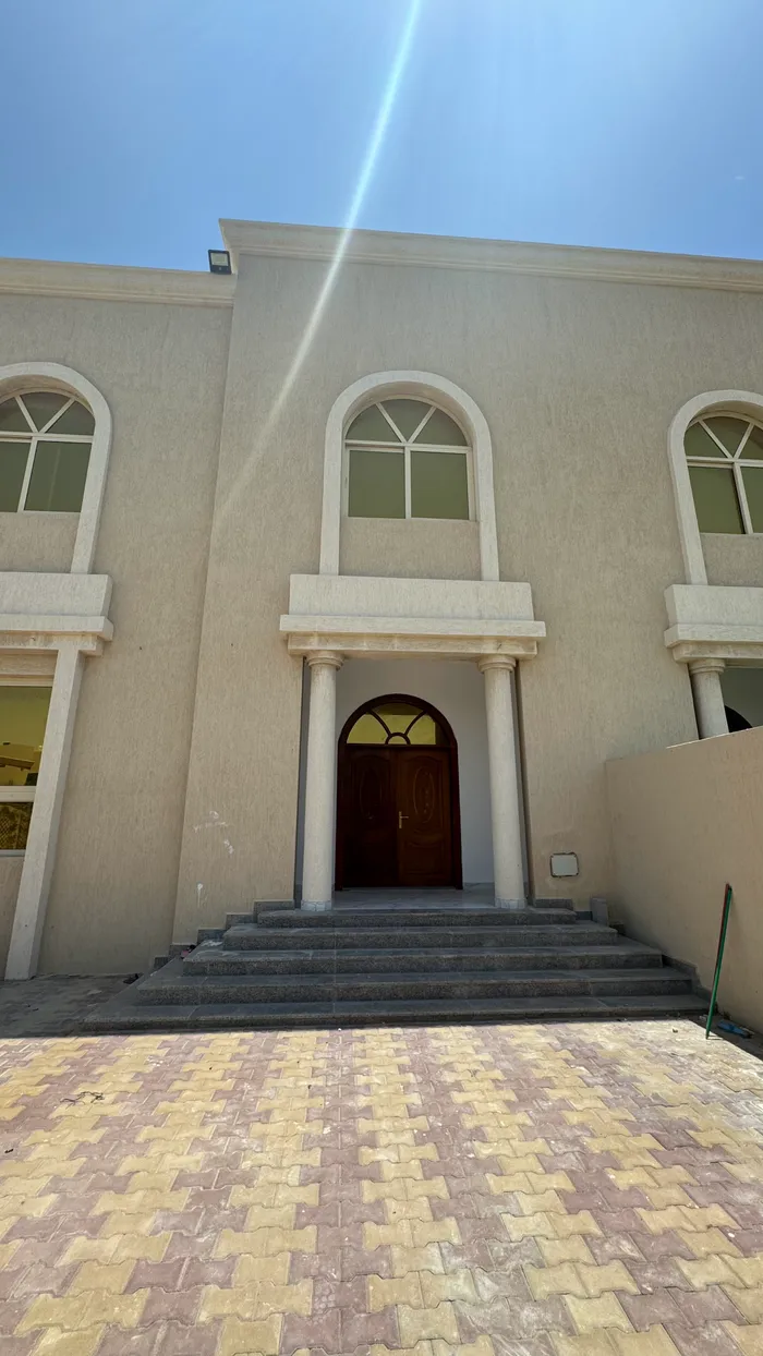 فيلا للايجار في حوشي الشارقة : Image 1