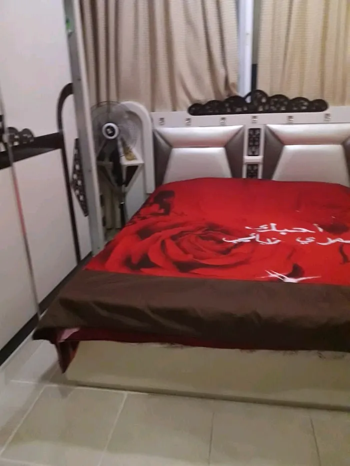 A studio is available for monthly rent in Al Khan area in Sharjah, furnished with clean and tidy furniture and close to the lake and Al Khan Beach. Contact 0505892435 : Image 1