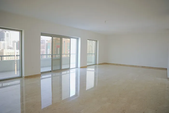 For annual rent, a duplex apartment in Khalidiya, Abu Dhabi : Image 1