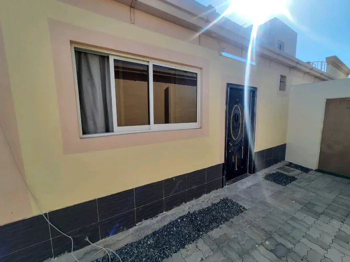 للايجار غرفه وصاله مدخل خاص بمدينة شخبوط : Image 1