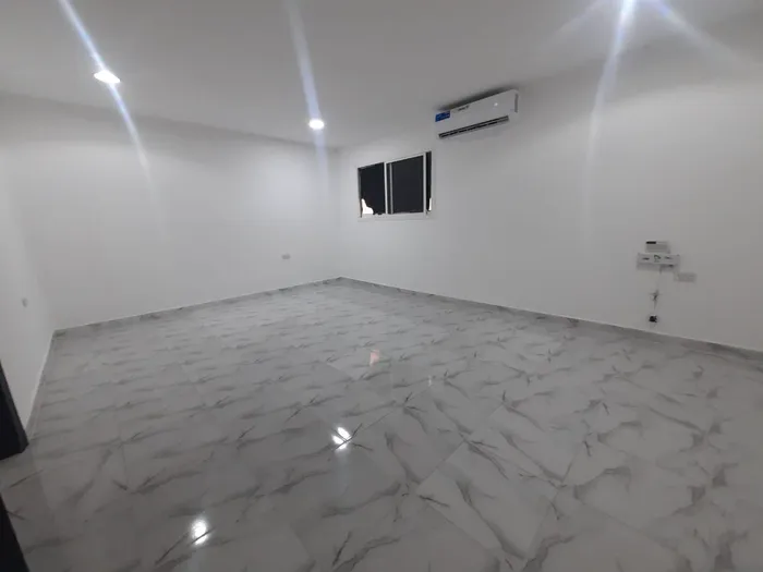 Apartment for rent in Shakhbout : Image 1