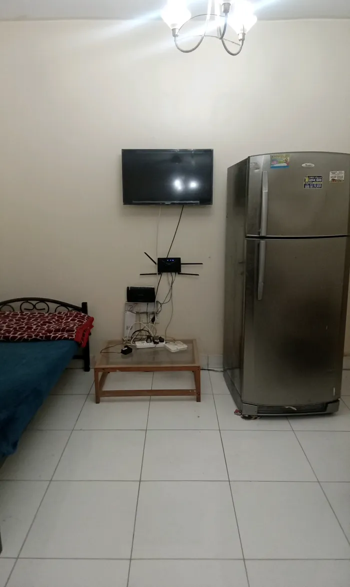 Shared accommodation for young Arabs. The price of a bed is only 500 dirhams, including : Image 1