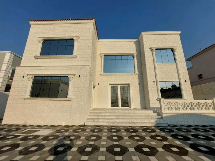First resident villa for sale in Abu Dhabi : Image 1