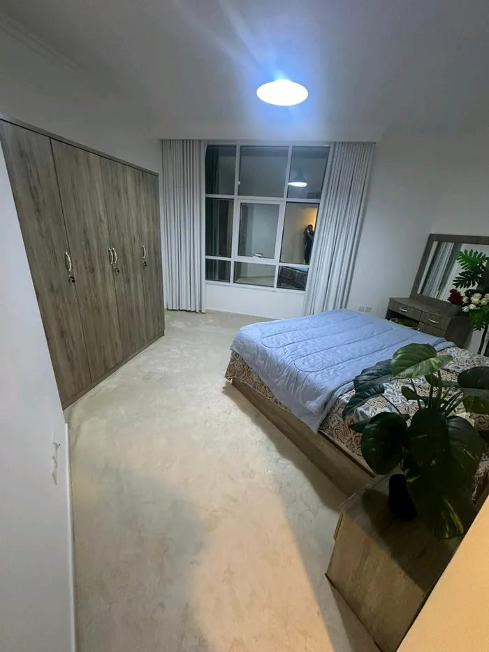 For monthly rent, a furnished room and a hall, a large area, Orient Towers : Image 1