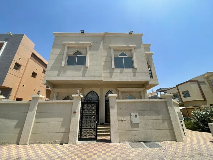 Villa for annual rent in Helio : Image 1