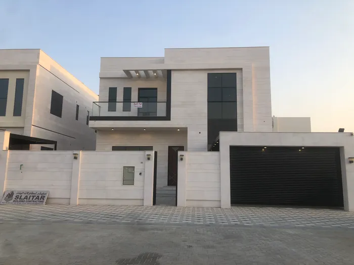 Luxurious villa for sale in Ajman at an excellent price : Image 1