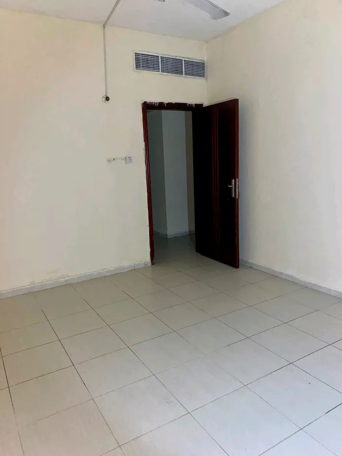 Two-room apartment and a hall for annual rent : Image 1