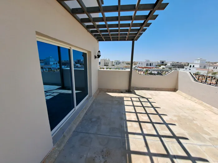 An apartment is available for rent in Shakhbout. The first resident has 2 rooms and a hall with a large balcony with a kitchen with a balcony with 2 bathrooms and a full roof including electricity, water, maintenance and volcanoes inside the villa. F : Image 1