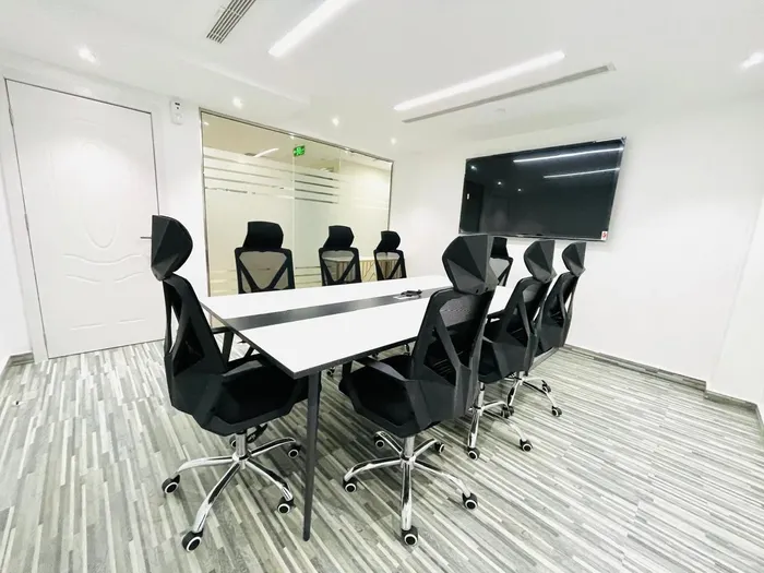 Fully Furnished Office space || Flexible payment Plan || Free WIFI and ADDC : Image 1