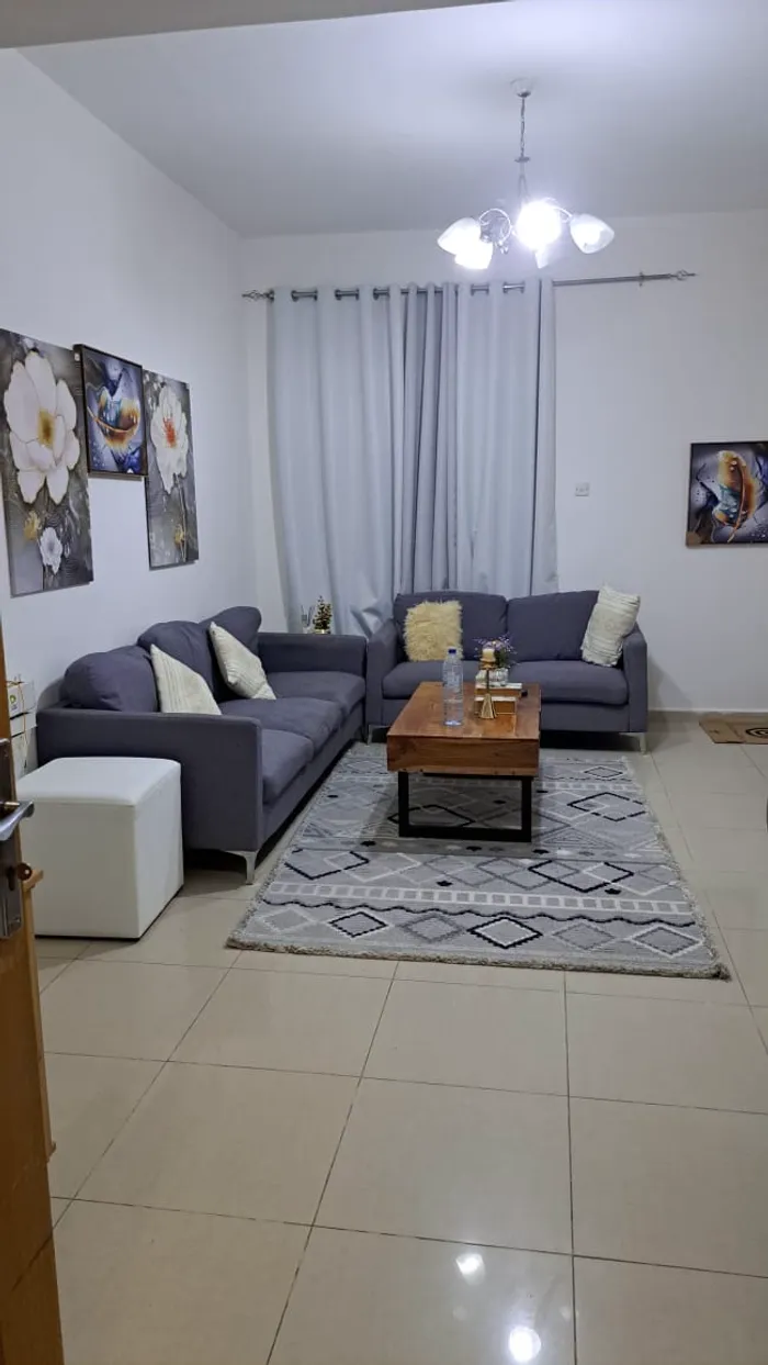 Room and lounge with balcony 3500 : Image 1