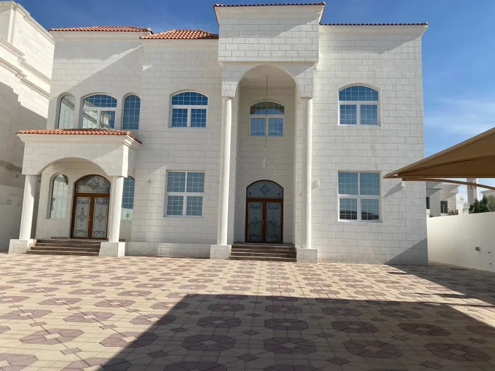 commercial villa for rent : Image 1