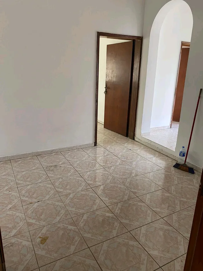 شقة للايجار السنوي غرفه وصاله : Image 1