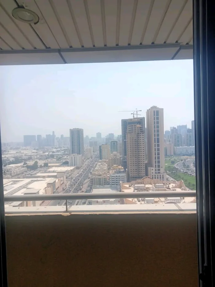 متوفر سكن شباب عرب موظفين بنهدة الشارقة مقابل صحاري قريب من باصات دبي للتواصل 0505892435 : Image 1