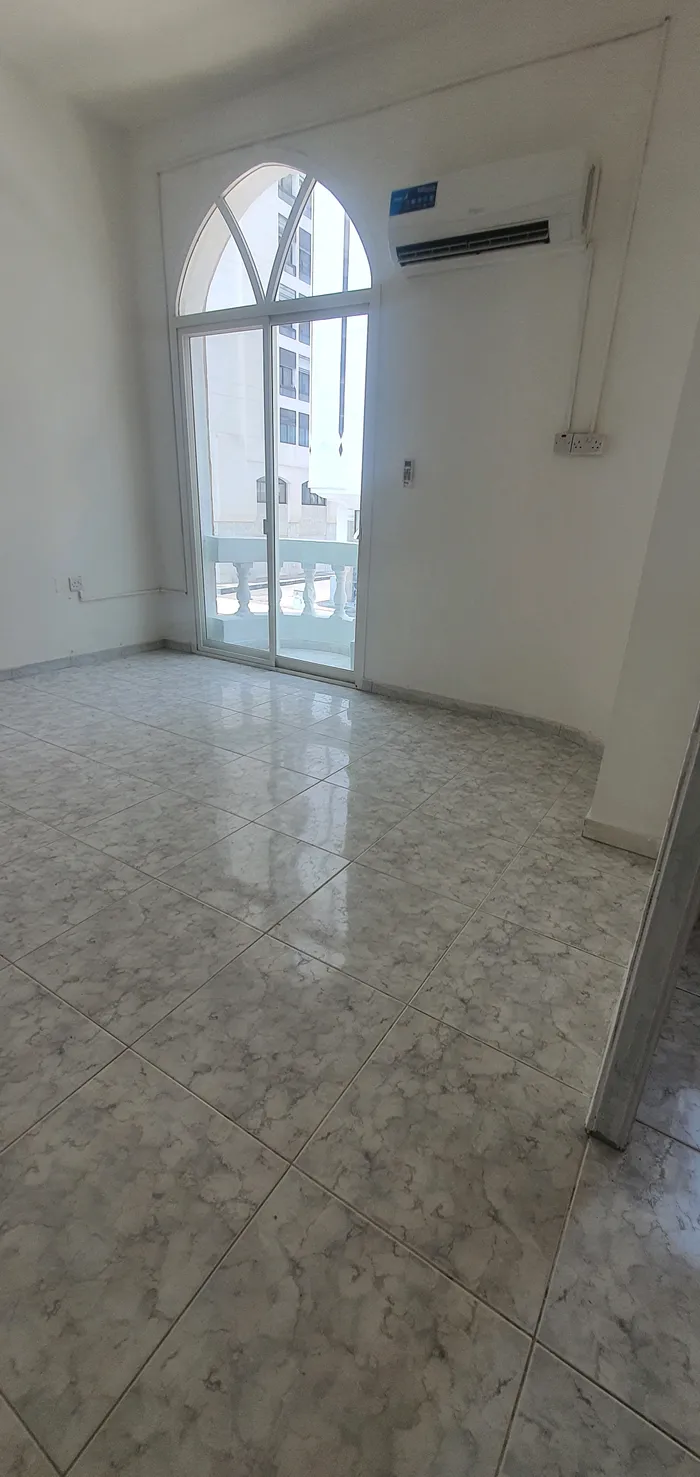 استديو للإيجار الشهري : Image 1