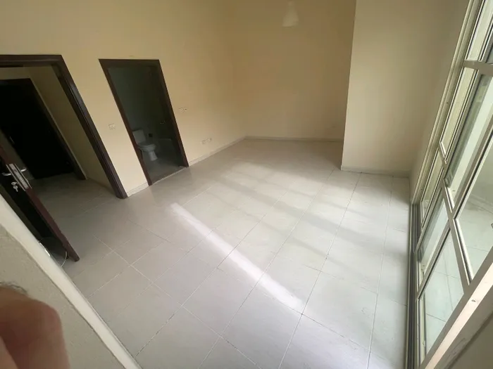 استديو للايجار الشهري : Image 1