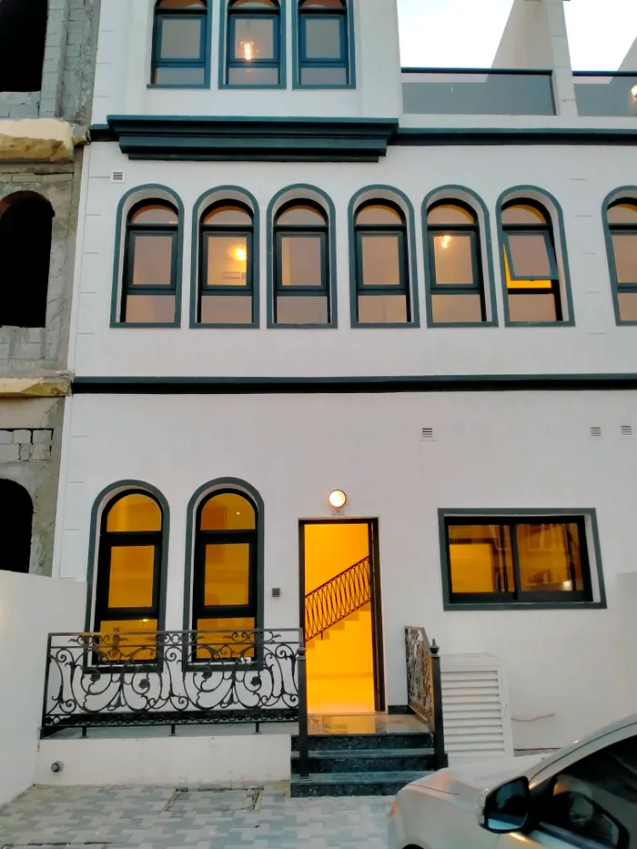 فيلا للبيع الزاهية عجمان : Image 1