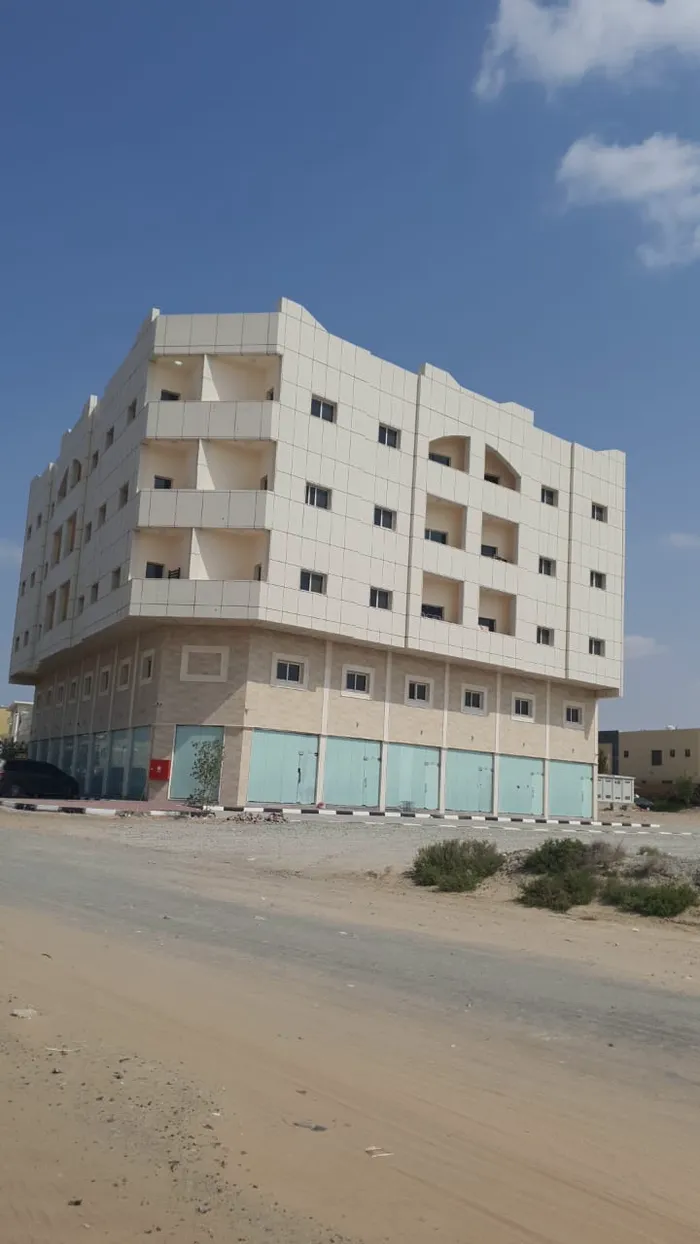 بناية للبيع في المويهات 1 خلف نستو التلة 
بناية جديدة عمرها 7 أشهر 
تتكون من G+ 3 
12  غرفتين وصالة 30 الف للشقة 
15   غرفة وصالة 25 الف للشقة 
6      استيديوا    18 الف للشقة 
3   مكاتب   130 الف للمكاتب الثلاث
13  محل    400 الف للجميع 

في كل طابق : Image 1