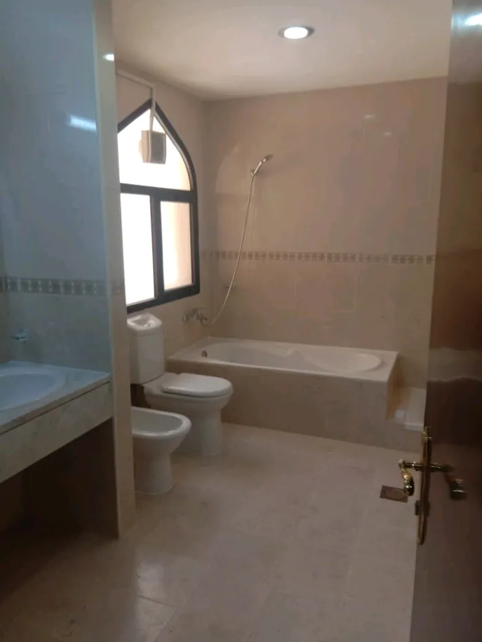 Villa for rent in Abu Dhabi Al Khalidiyah : Image 1