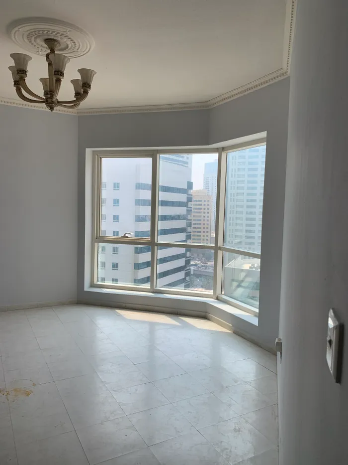 For rent, a room and a lounge with an open view, free air conditioning, a gym, and a free swimming pool in the Al Qasba area : Image 1