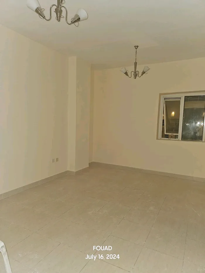 للبيع شقة غرفه وصاله وحمامين : Image 1