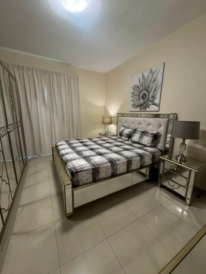 For monthly rent, a one-bedroom apartment in cooperation with the first resident, with a balcony and a parking lot : Image 1