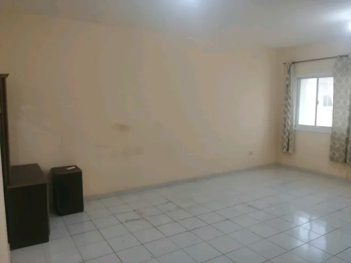 استوديو للايجار الشهري بأبو ظبي في شارع المرور ٣١ : Image 1