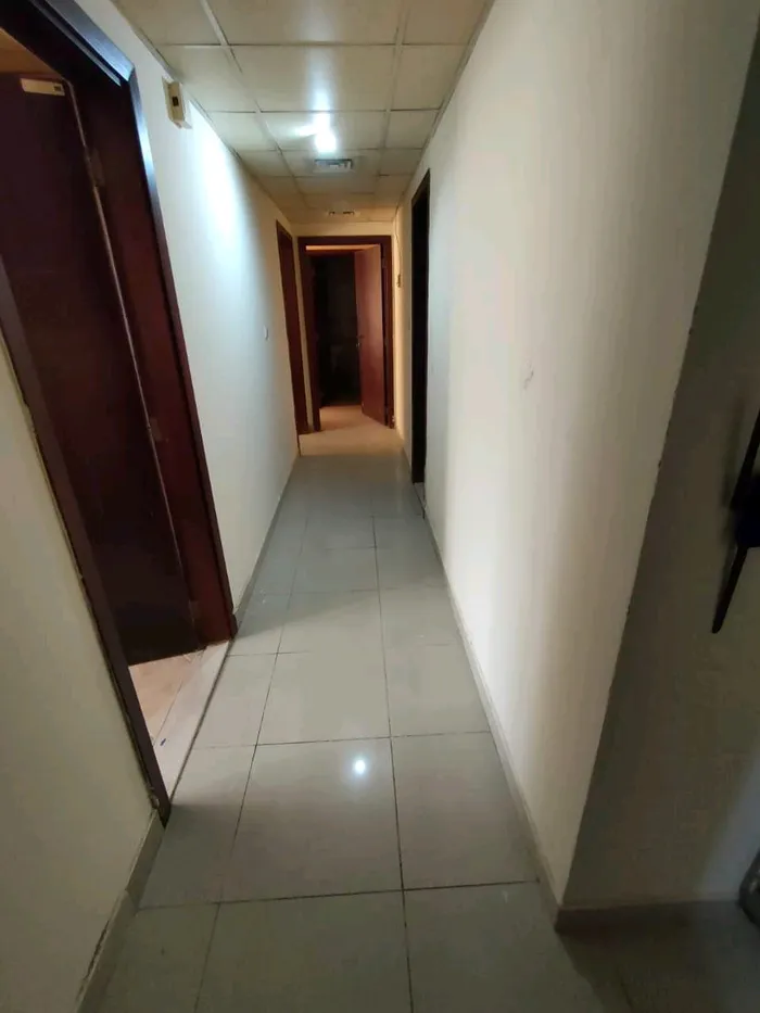 للباحثين عن سكن شباب عرب موظفين في افضل الاماكن في الشارقة
 
يوجد لدينا سراير شيرنج للايجار الشهري الغرف مفروشة فرش نظيف شاملة غاز كهرباء مياه نت نضافة

غرف ثلاثية عادية 
وغرف ثلاثية ماستر
وغرف رباعية ماستر
وغرف سداسية 
والسراير كلها سينجل 
وكل غرفة  : Image 1